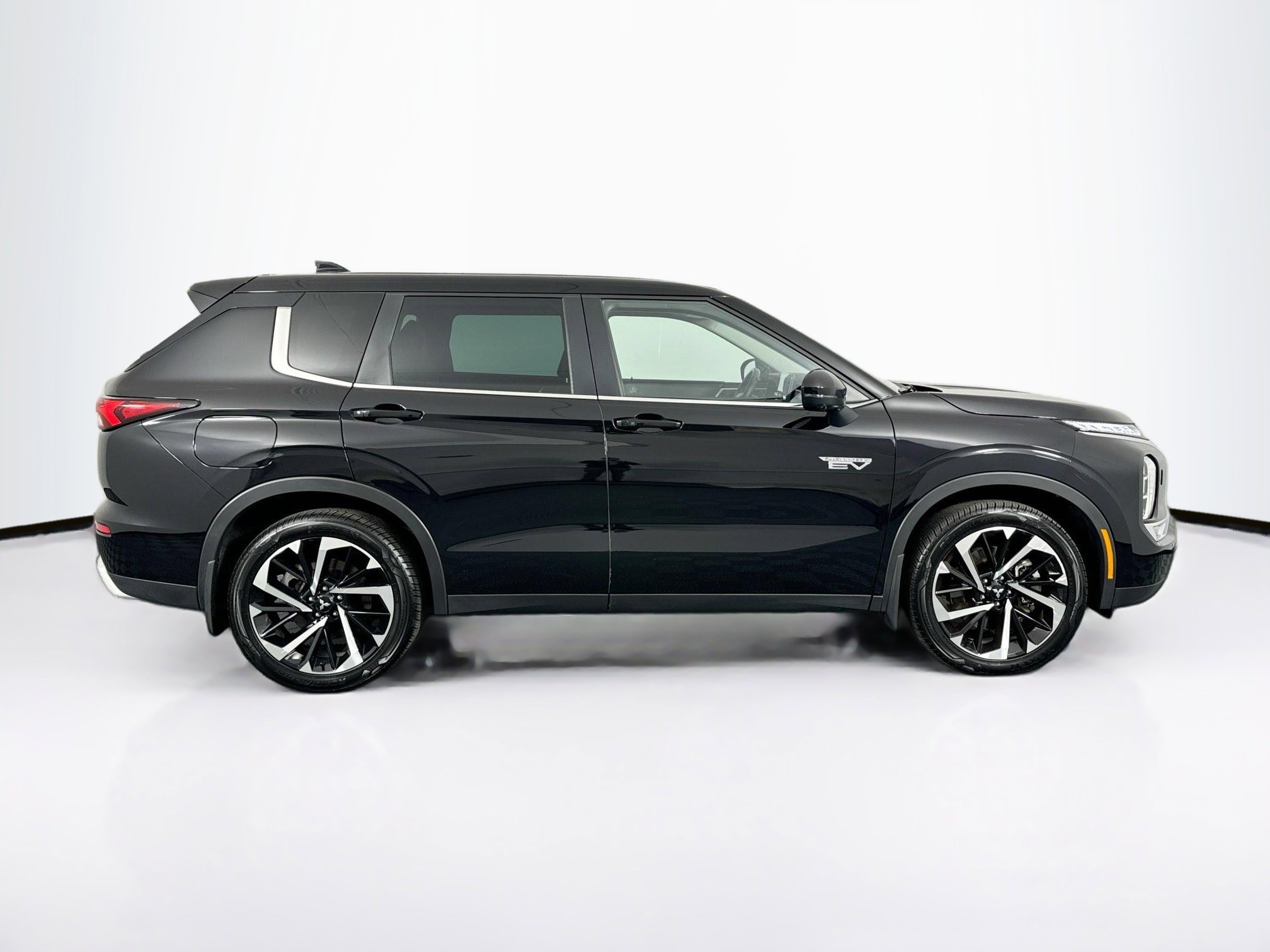 Used 2023 Mitsubishi Outlander SE AWD/4WD image 12