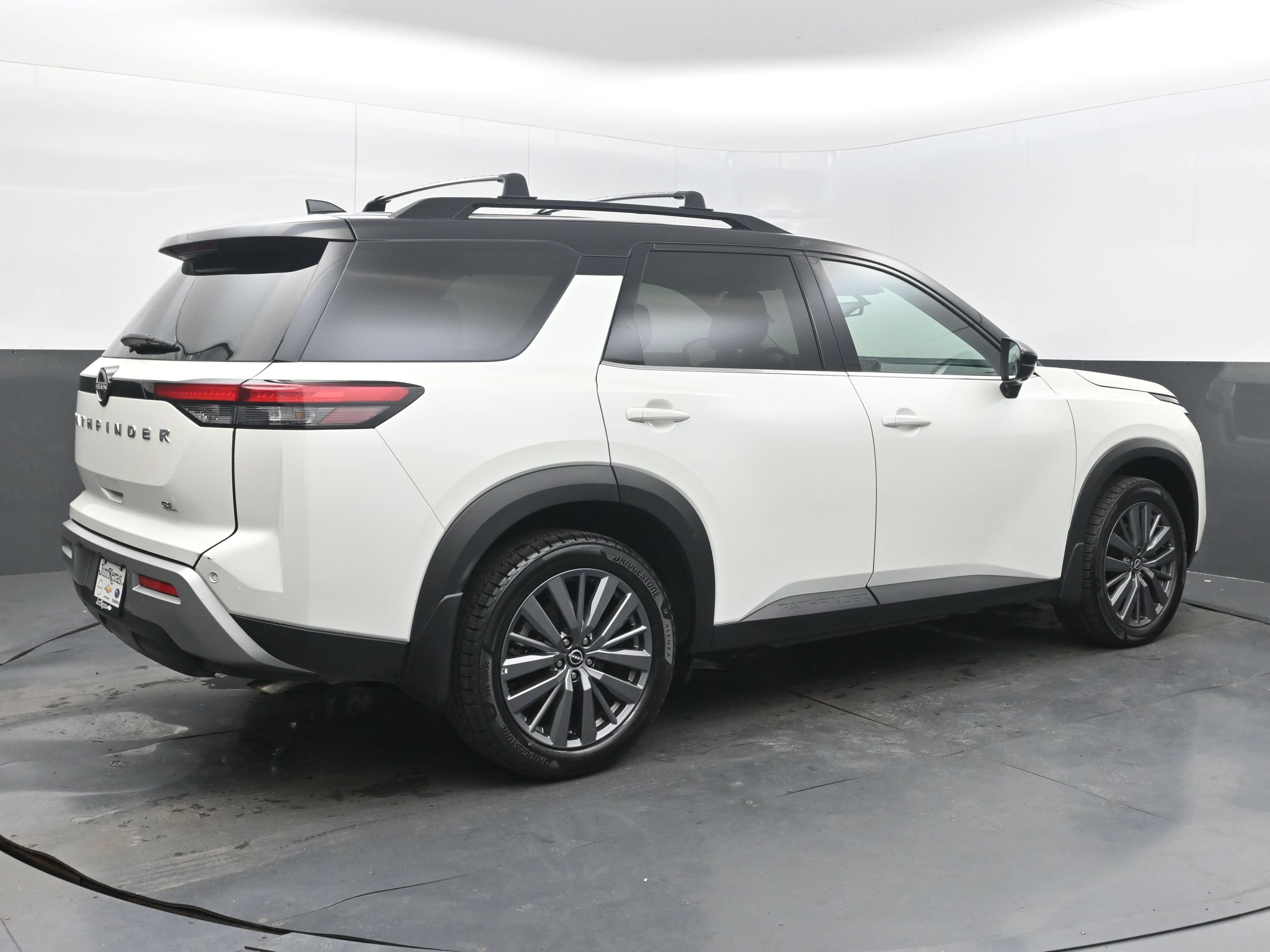 Used 2024 Nissan Pathfinder SL w/ SL Premium Package FWD image 9