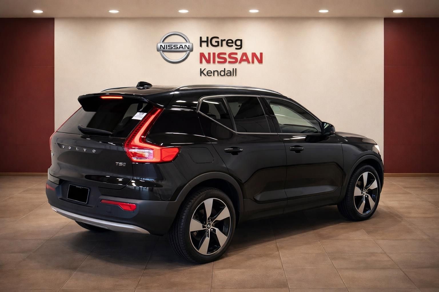 Used 2020 Volvo XC40 T5 Momentum w/ Protection Package AWD/4WD image 4