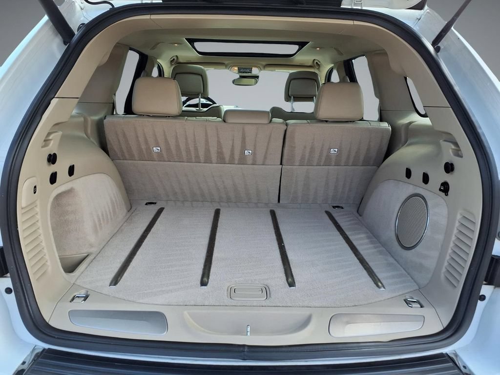 Used 2017 Jeep Grand Cherokee Overland w/ Jeep Active Safety Group RWD image 14