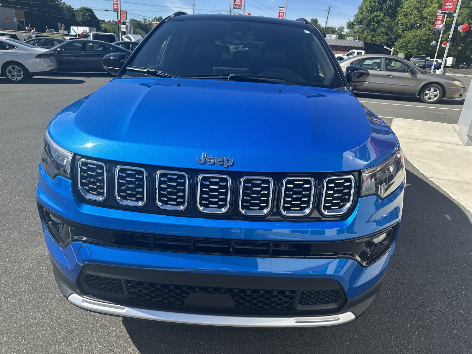 Used 2025 Jeep Compass Limited AWD/4WD image 3