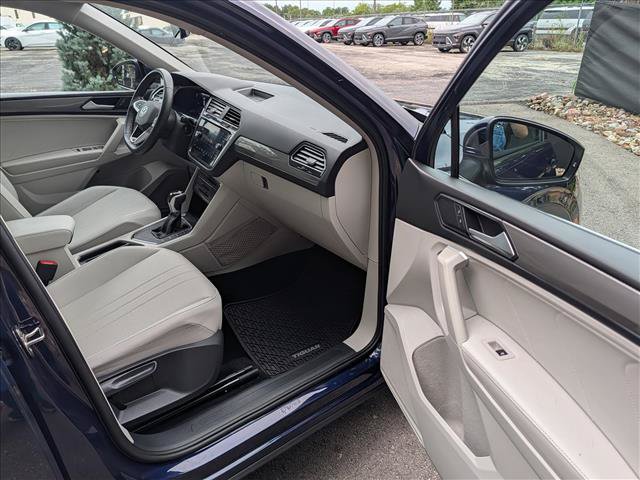 Certified 2023 Volkswagen Tiguan SE w/ Panoramic Sunroof Package FWD image 11
