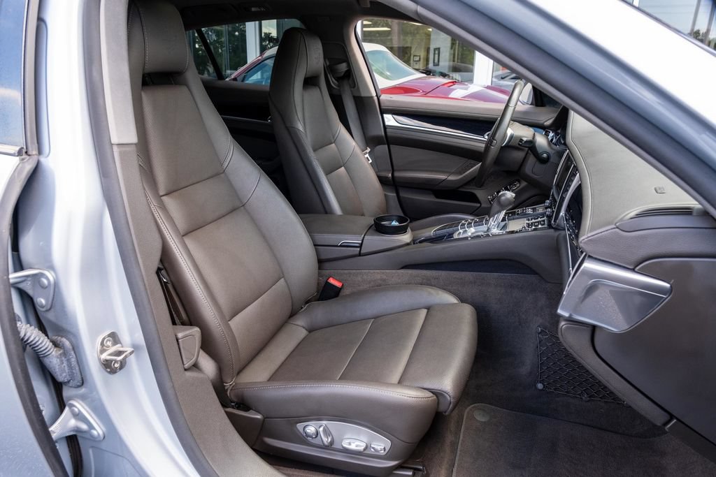 Used 2016 Porsche Panamera RWD image 35