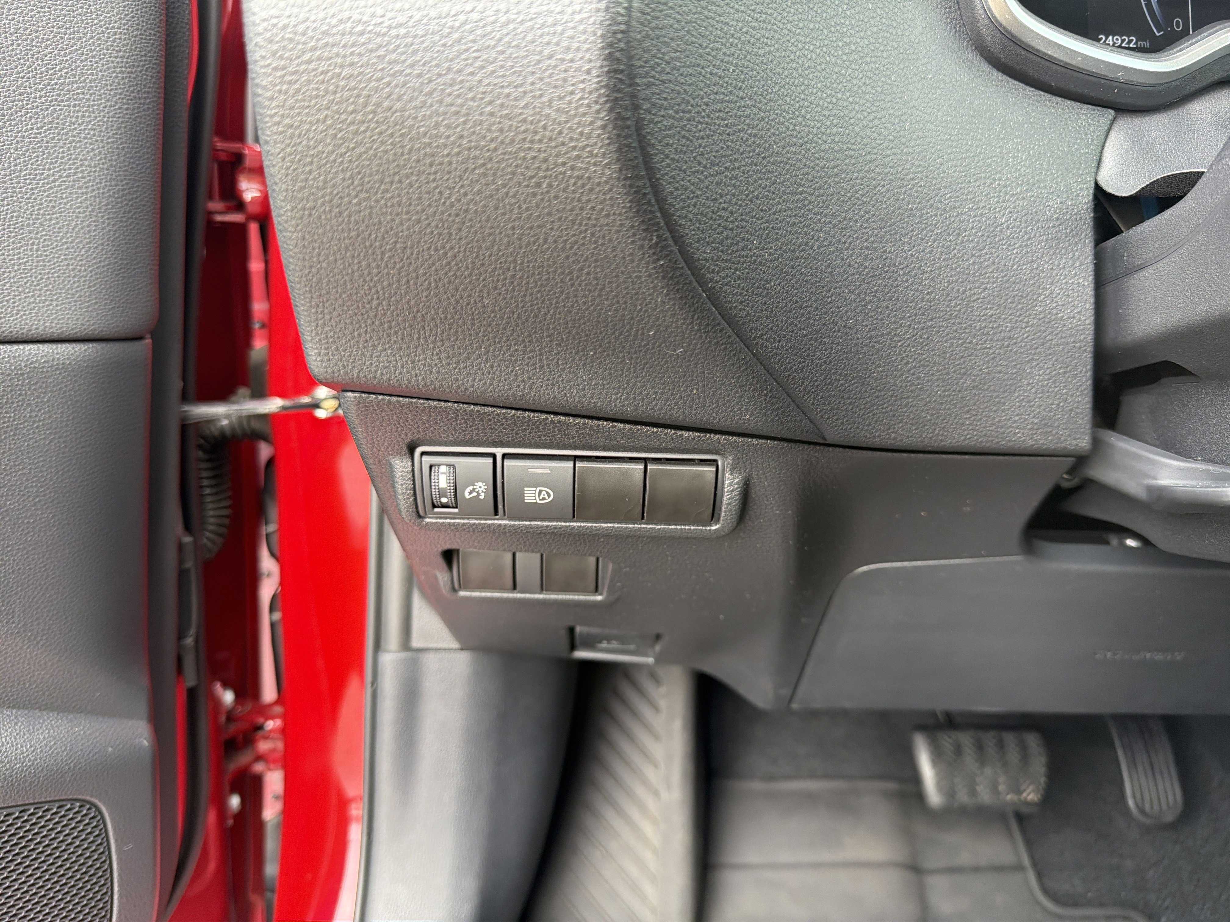 Certified 2023 Toyota Corolla Cross XLE image 13