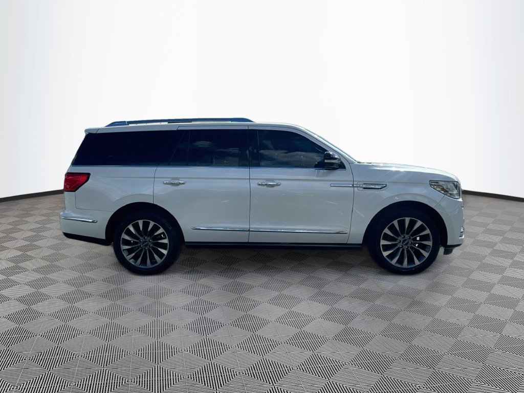 Used 2018 Lincoln Navigator Select AWD/4WD image 5