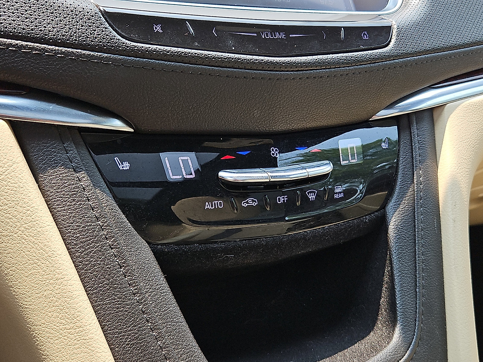 Used 2019 Cadillac XT5 Luxury AWD/4WD image 16