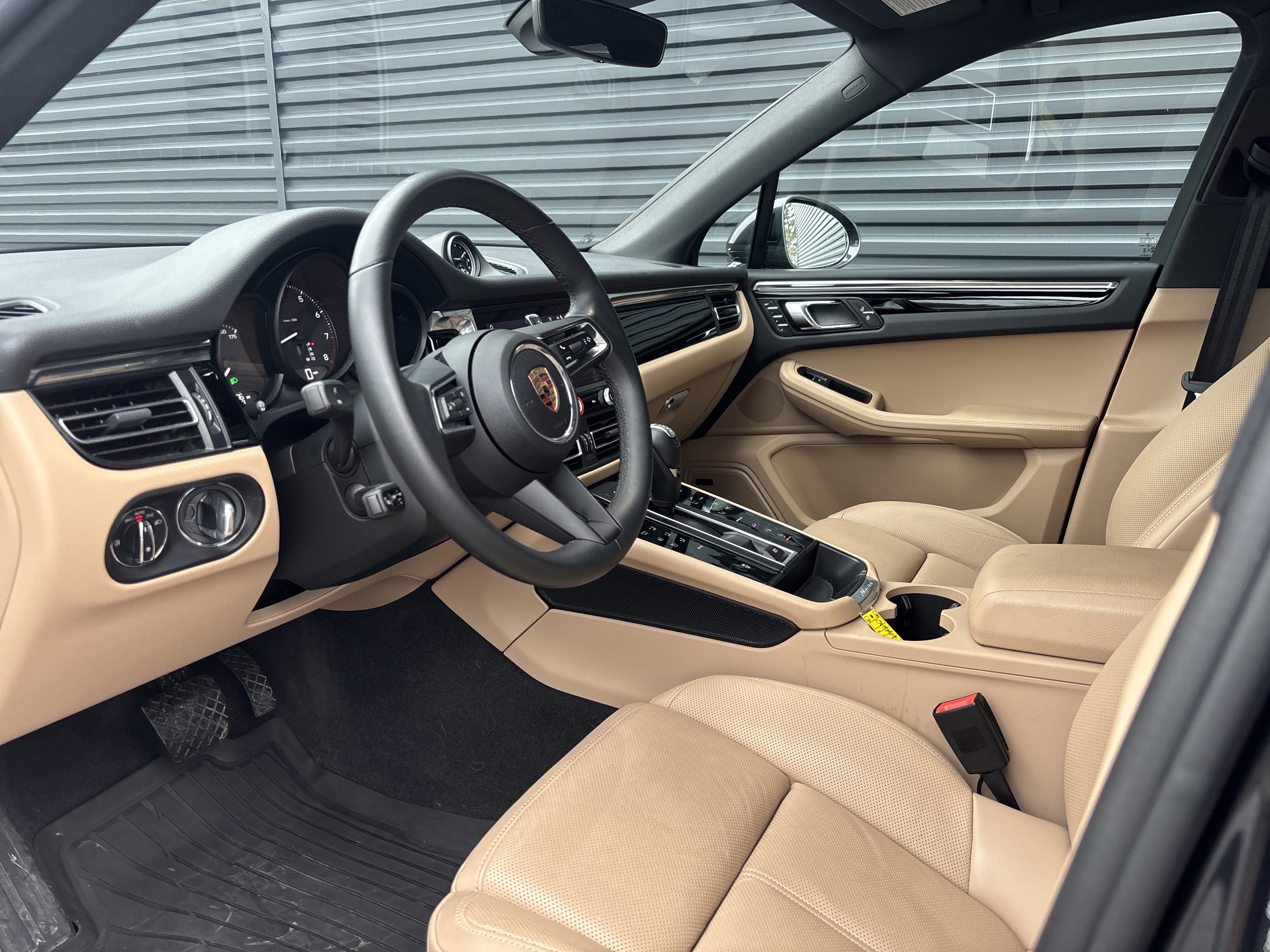 Certified 2025 Porsche Macan image 10