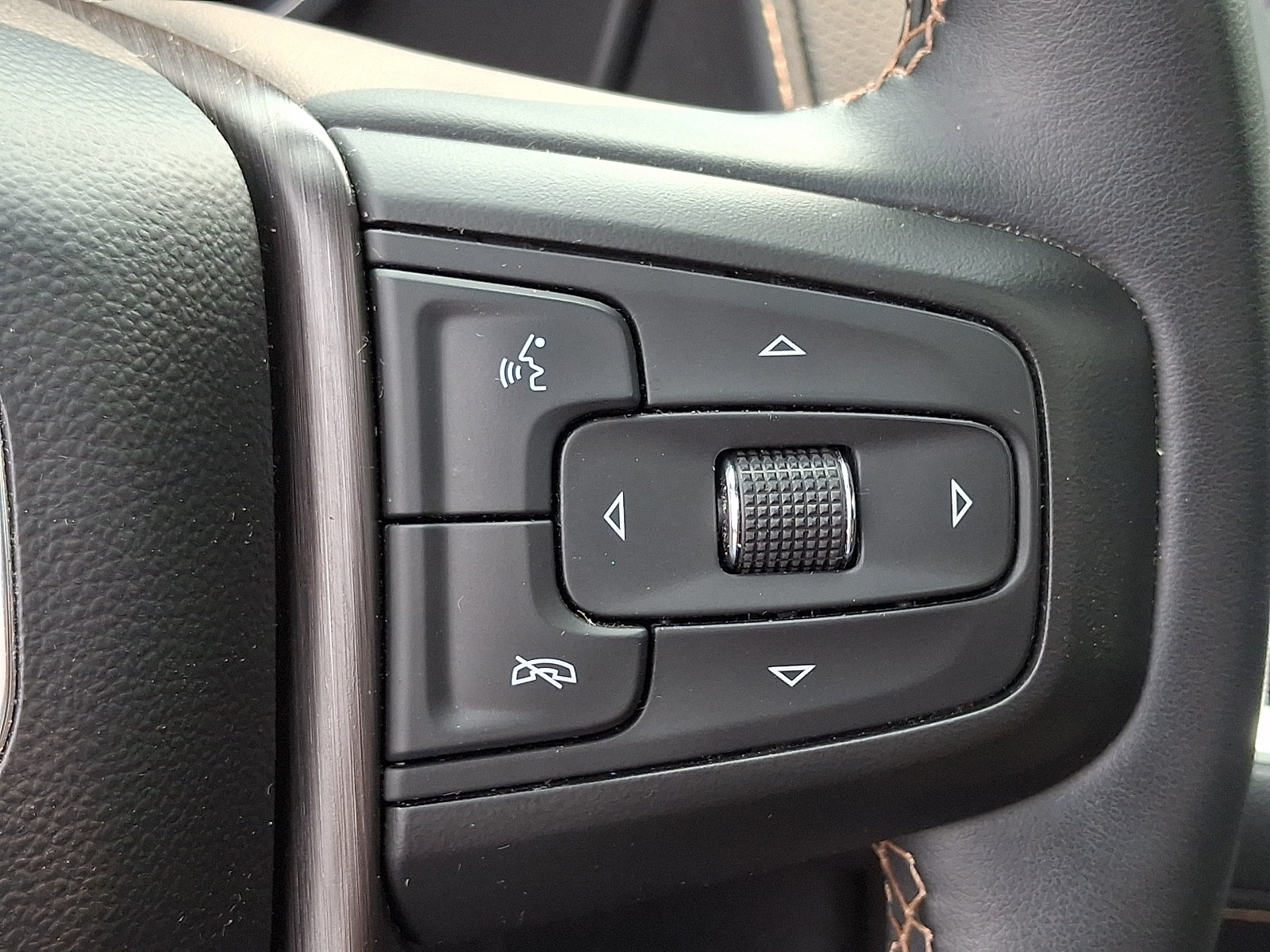 Used 2023 GMC Yukon AT4 w/ AT4 Premium Plus Package AWD/4WD image 23