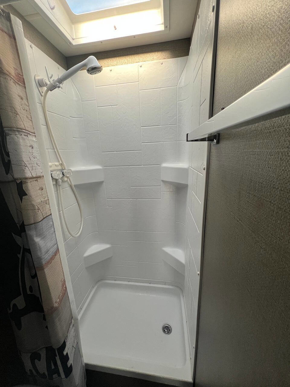 Used 2018 Ford E-350 and Econoline 350 Super Duty w/ Motorhome Prep Package image 33