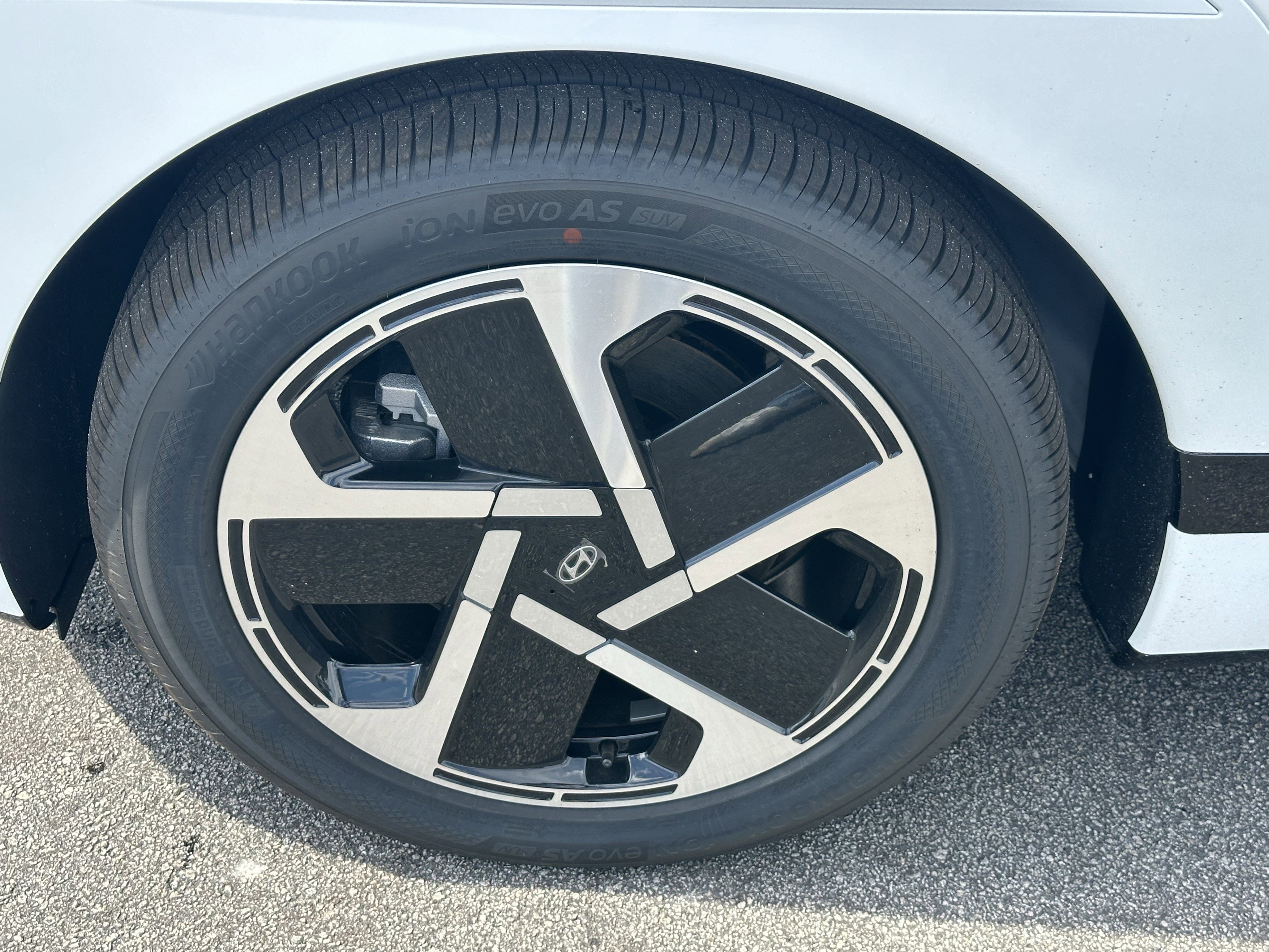 New 2026 Hyundai Ioniq 9 Calligraphy image 13