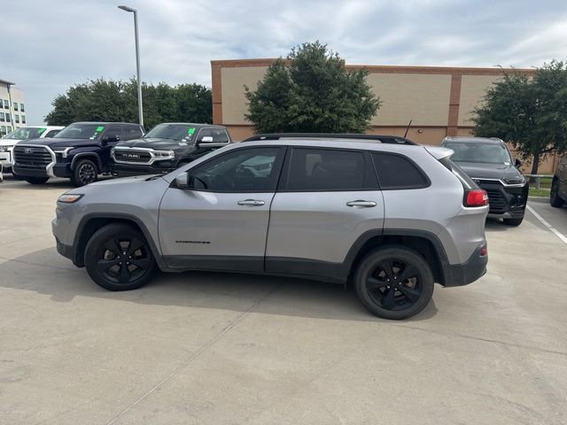 Used 2018 Jeep Cherokee Limited w/ Luxury Group FWD image 5