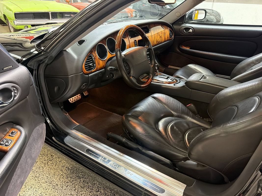 Used 2005 Jaguar XK8 Coupe RWD image 17