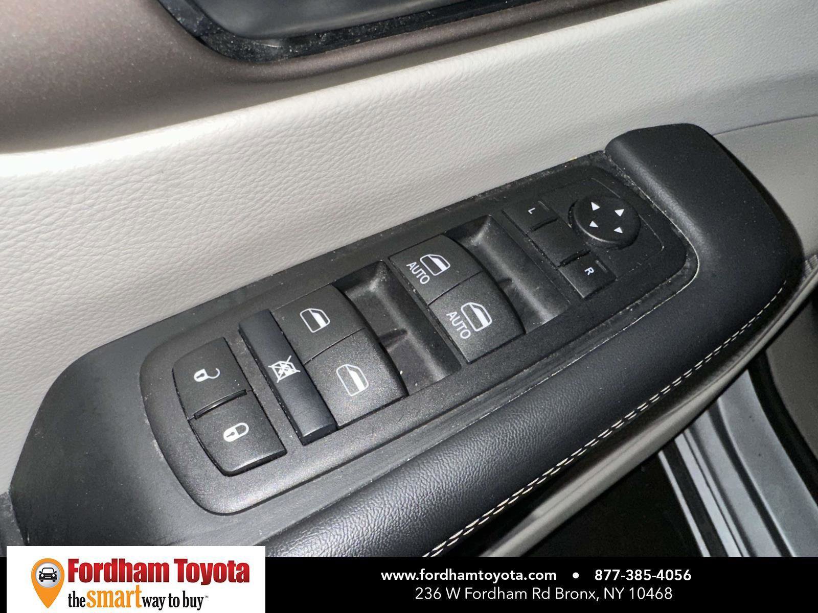 Used 2024 Chrysler Voyager LX image 19