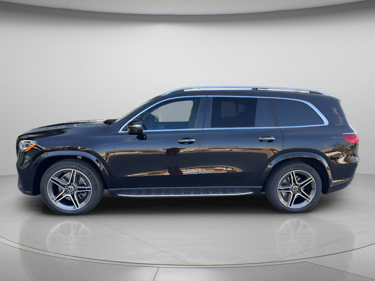 Certified 2026 Mercedes-Benz GLS 450 4MATIC image 2