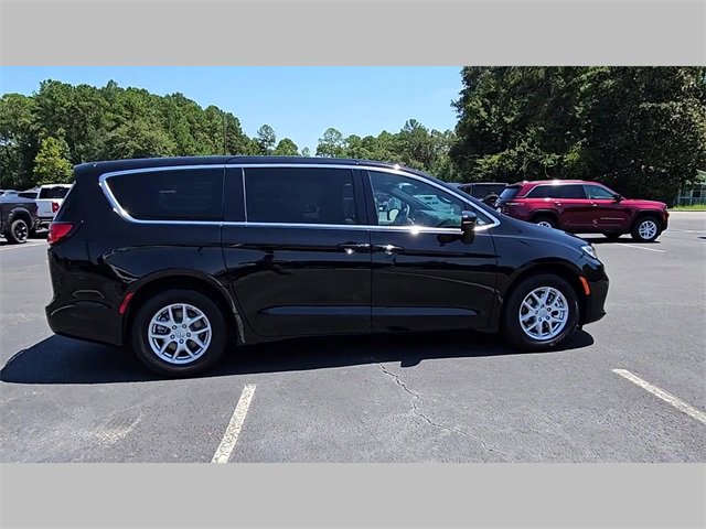New 2026 Chrysler Pacifica Select image 33