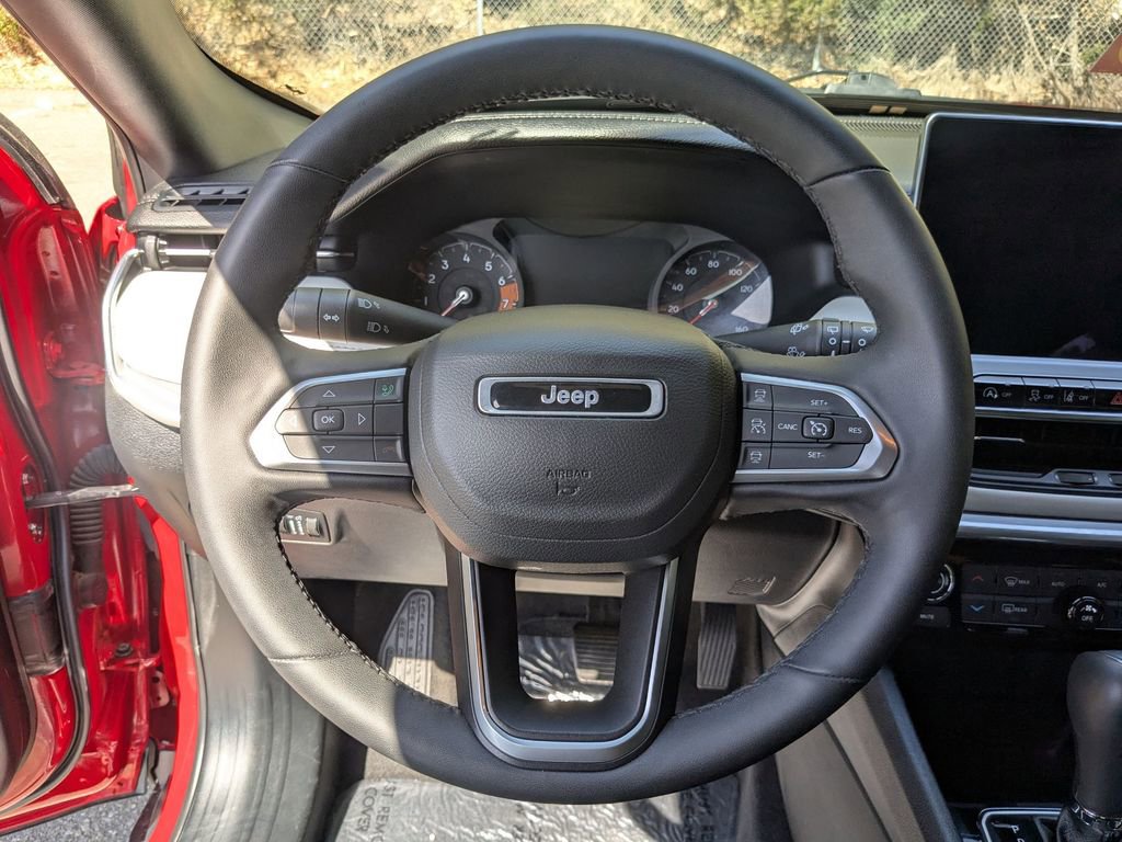 Used 2023 Jeep Compass Limited image 15