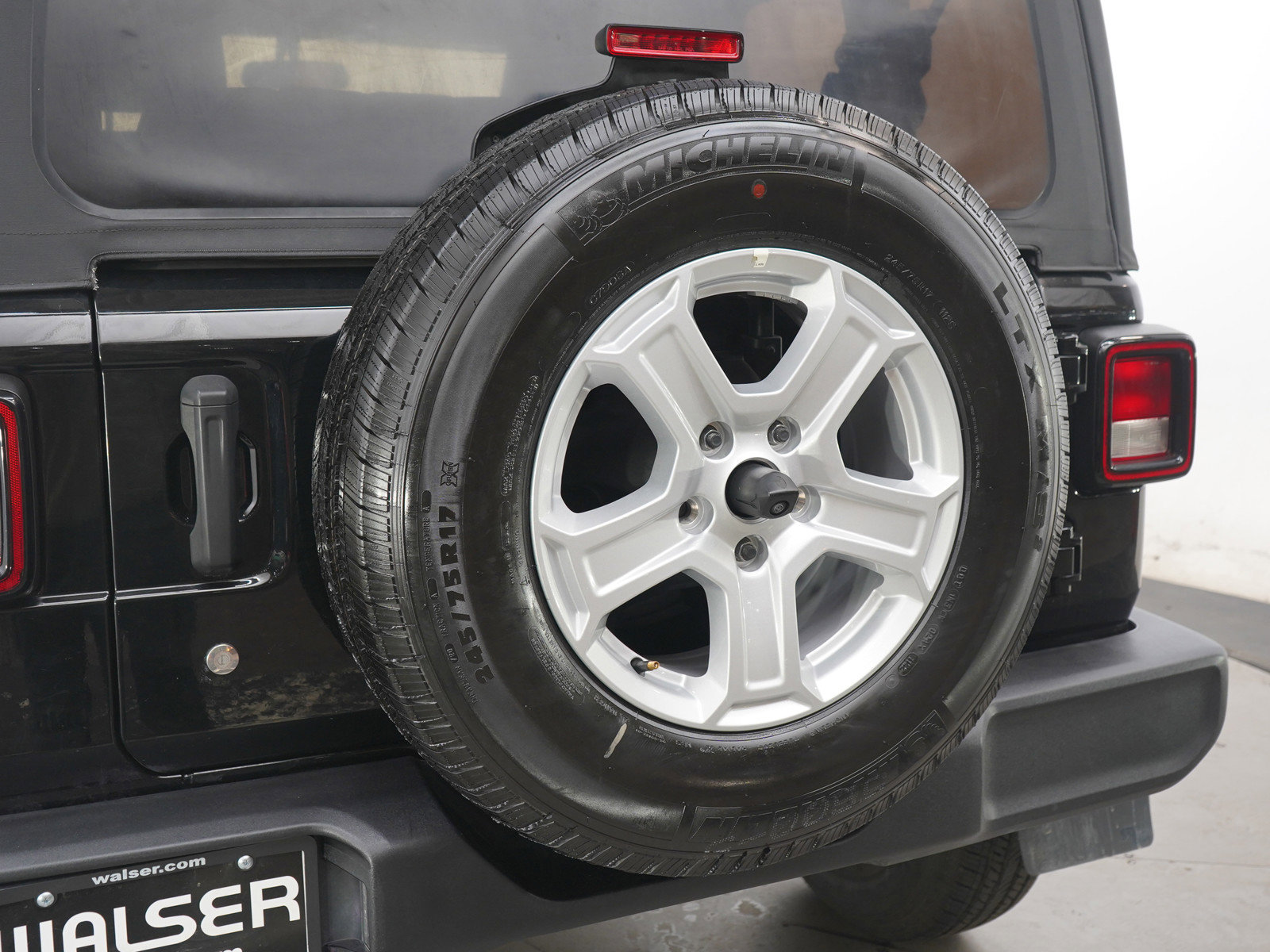 Used 2019 Jeep Wrangler Sport AWD/4WD image 11