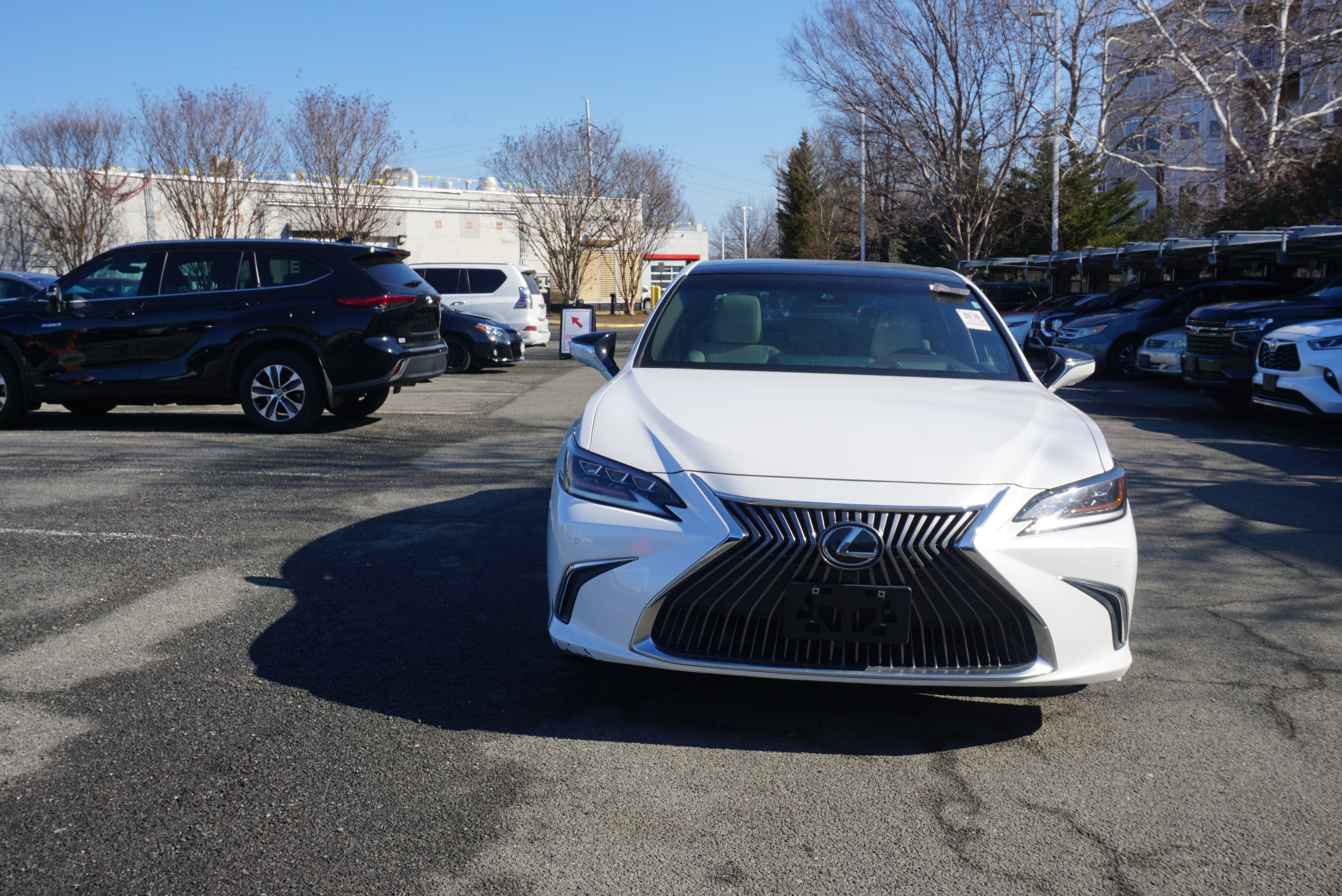 Used 2021 Lexus ES 350 Ultra Luxury w/ Accessory Package image 2
