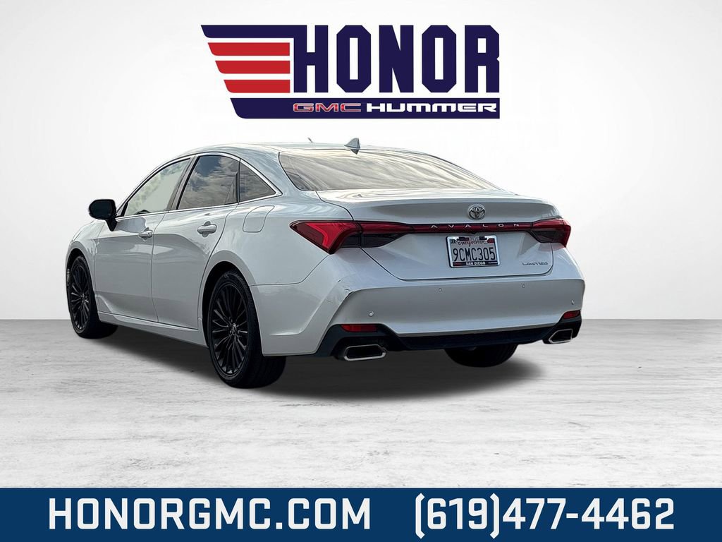 Used 2022 Toyota Avalon Limited image 5