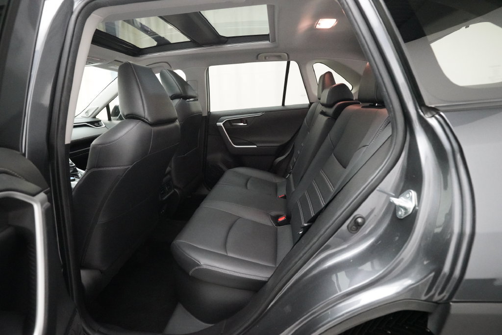 Used 2019 Toyota RAV4 Limited AWD/4WD image 16