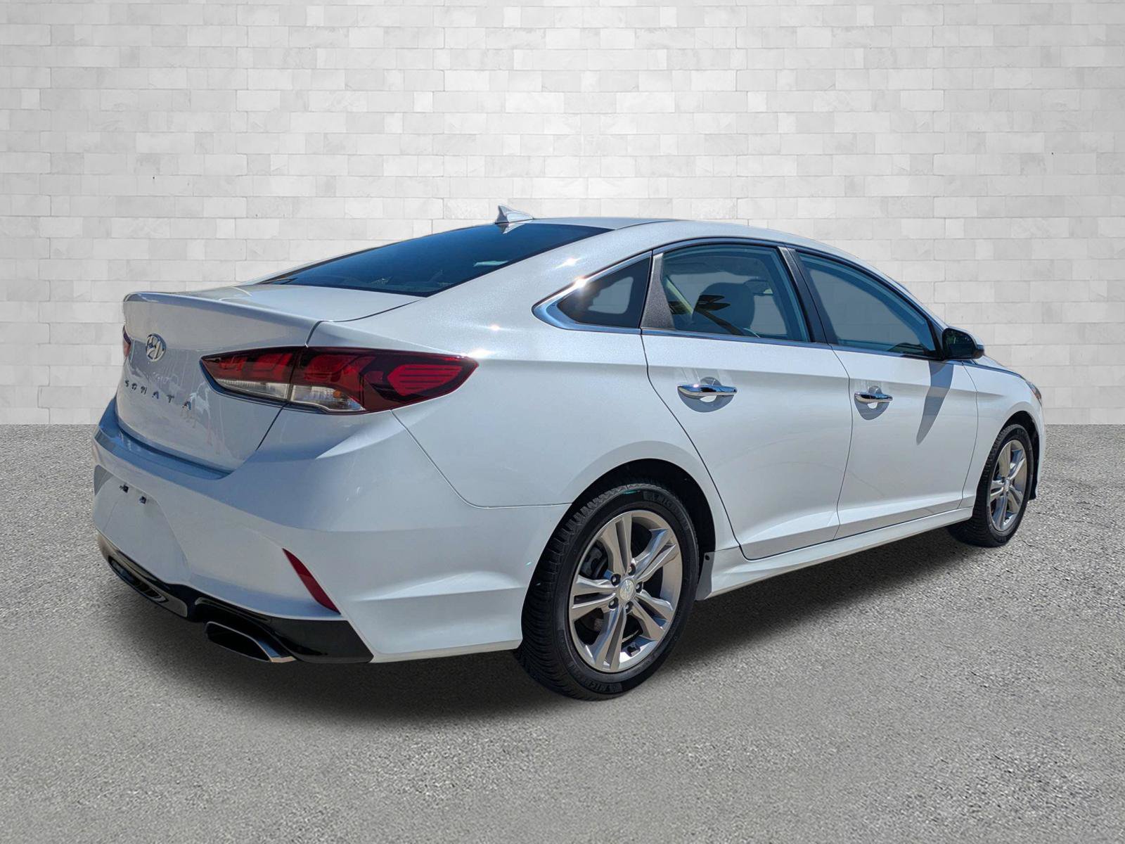 Used 2019 Hyundai Sonata SEL w/ Tech Package 02 FWD image 2