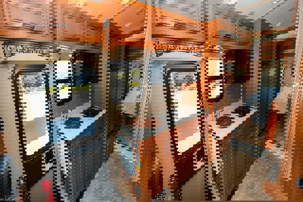 Used 2016 Mercedes-Benz Sprinter 3500 image 5