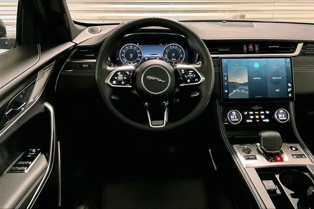 Certified 2025 Jaguar F-PACE R-Dynamic S image 4