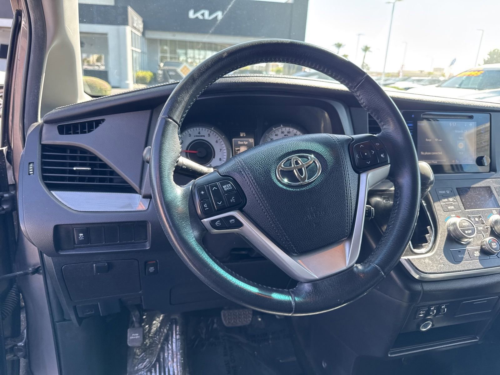 Used 2016 Toyota Sienna SE FWD image 15