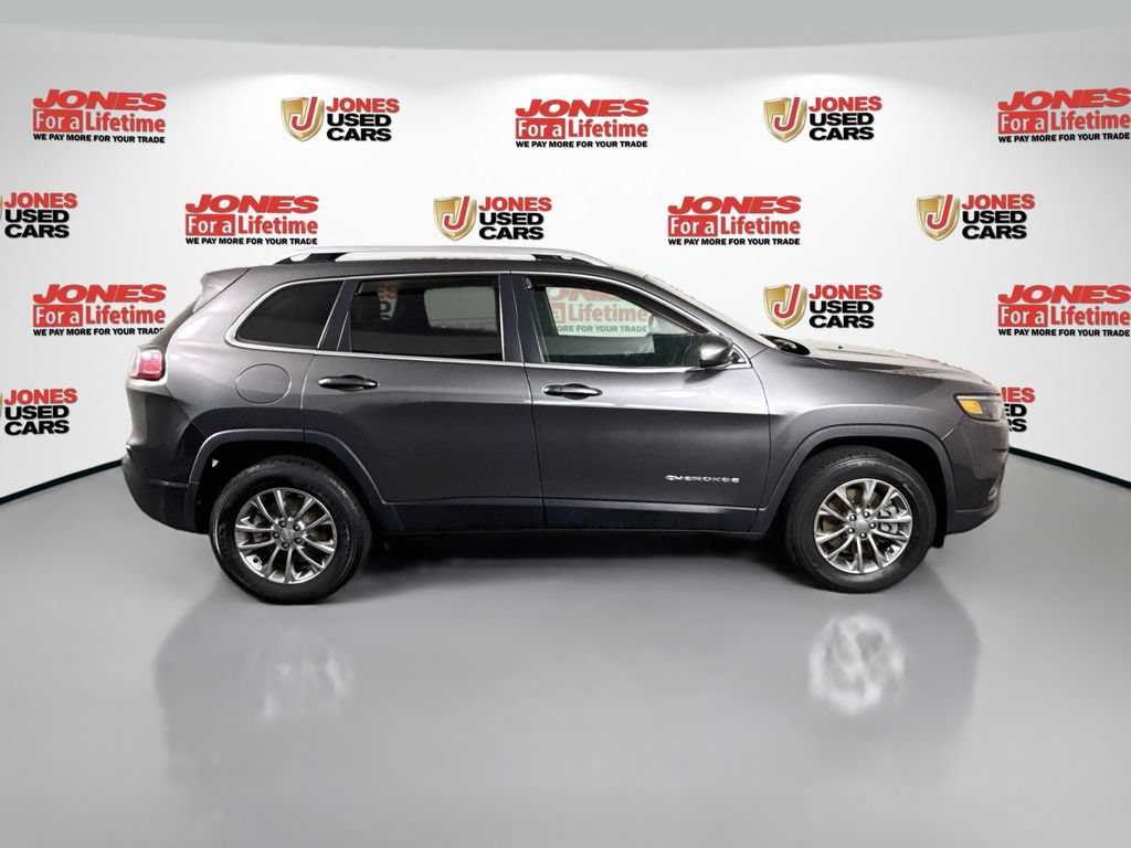 Used 2019 Jeep Cherokee Latitude Plus w/ Comfort/Convenience Group AWD/4WD image 16