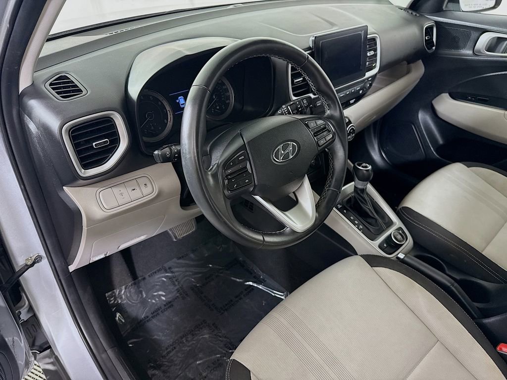 Used 2020 Hyundai Venue SEL w/ Convenience + Premium Package image 18