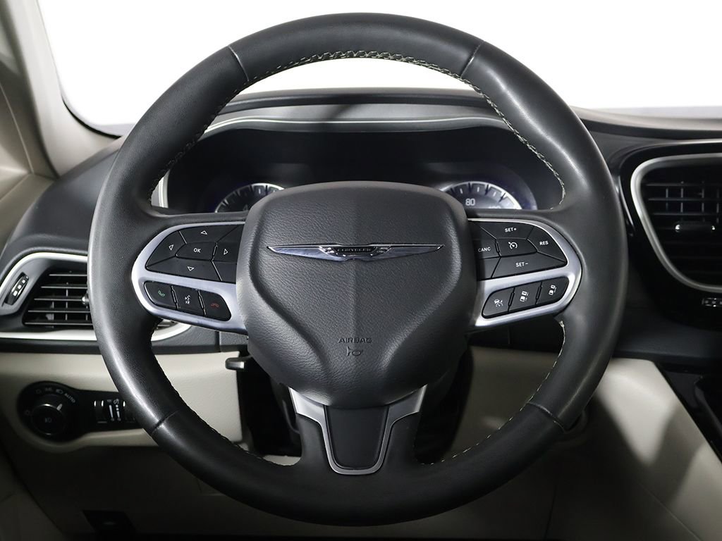 Used 2023 Chrysler Pacifica Touring-L FWD image 36