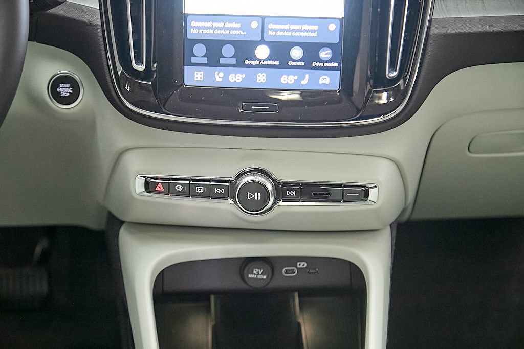 Certified 2025 Volvo XC40 B5 Ultra AWD/4WD image 27