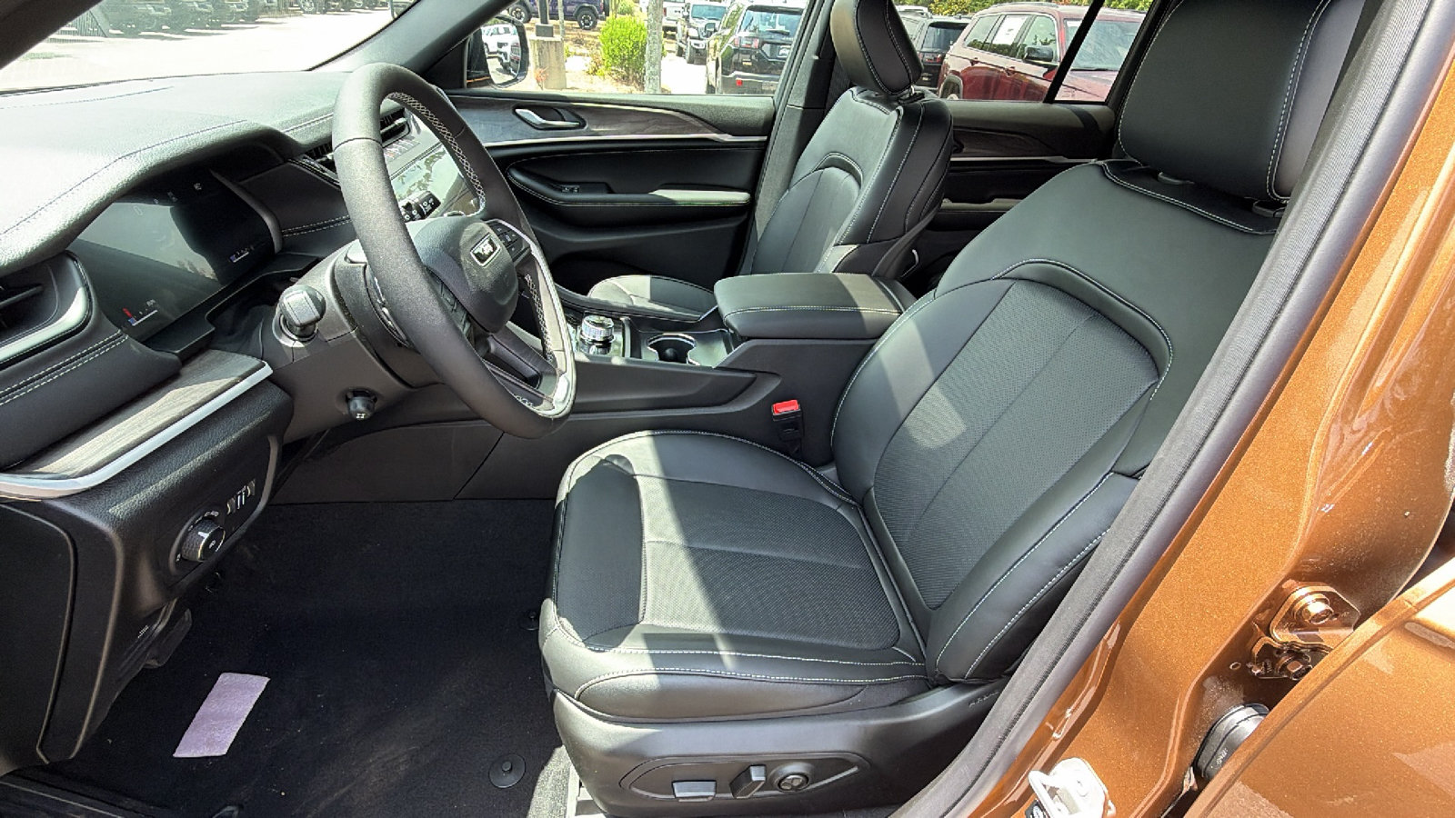 New 2026 Jeep Grand Cherokee Limited AWD/4WD image 17