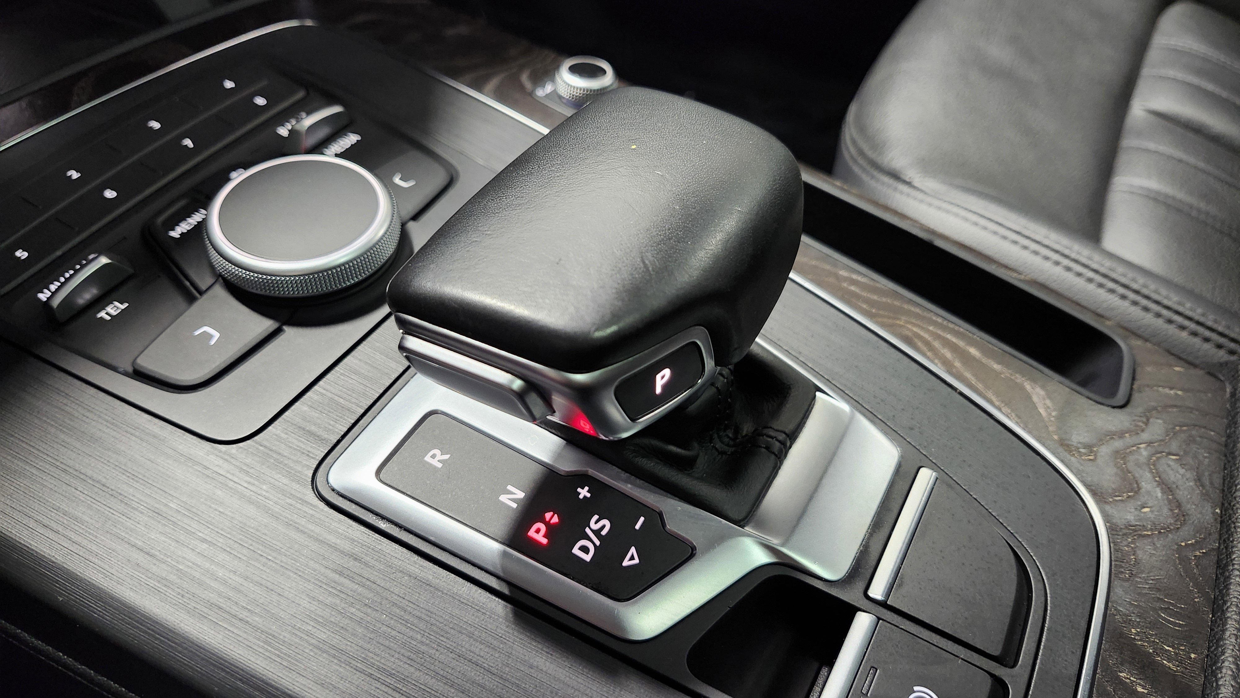 Used 2020 Audi Q5 Premium w/ Convenience Package image 34