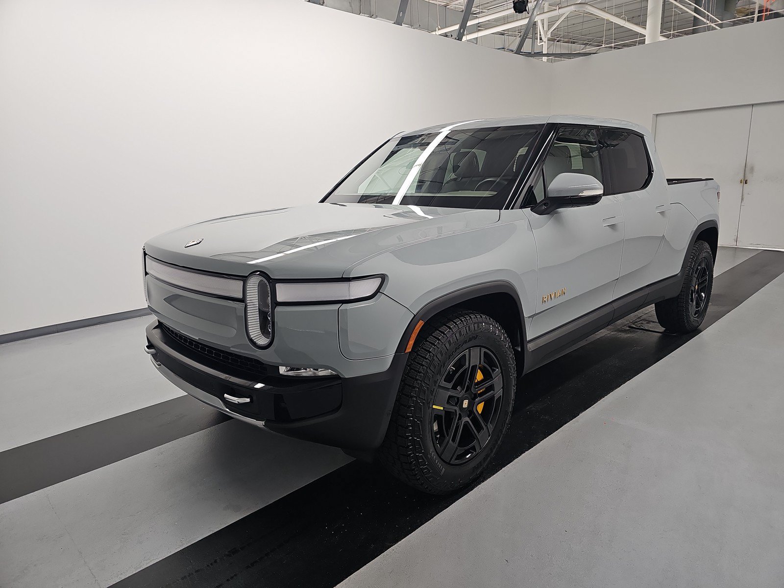 Used 2022 Rivian R1T Adventure AWD/4WD image 1