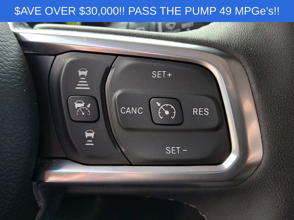 Used 2025 Jeep Wrangler Unlimited Sahara AWD/4WD image 24