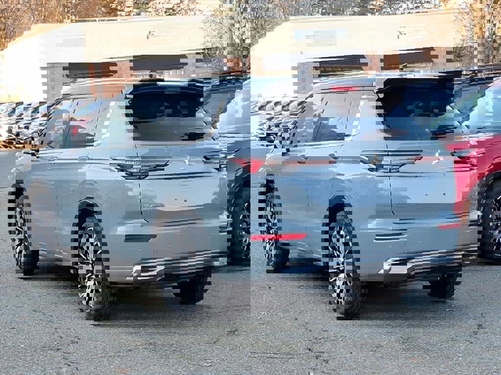 New 2026 Mitsubishi Outlander SEL image 3