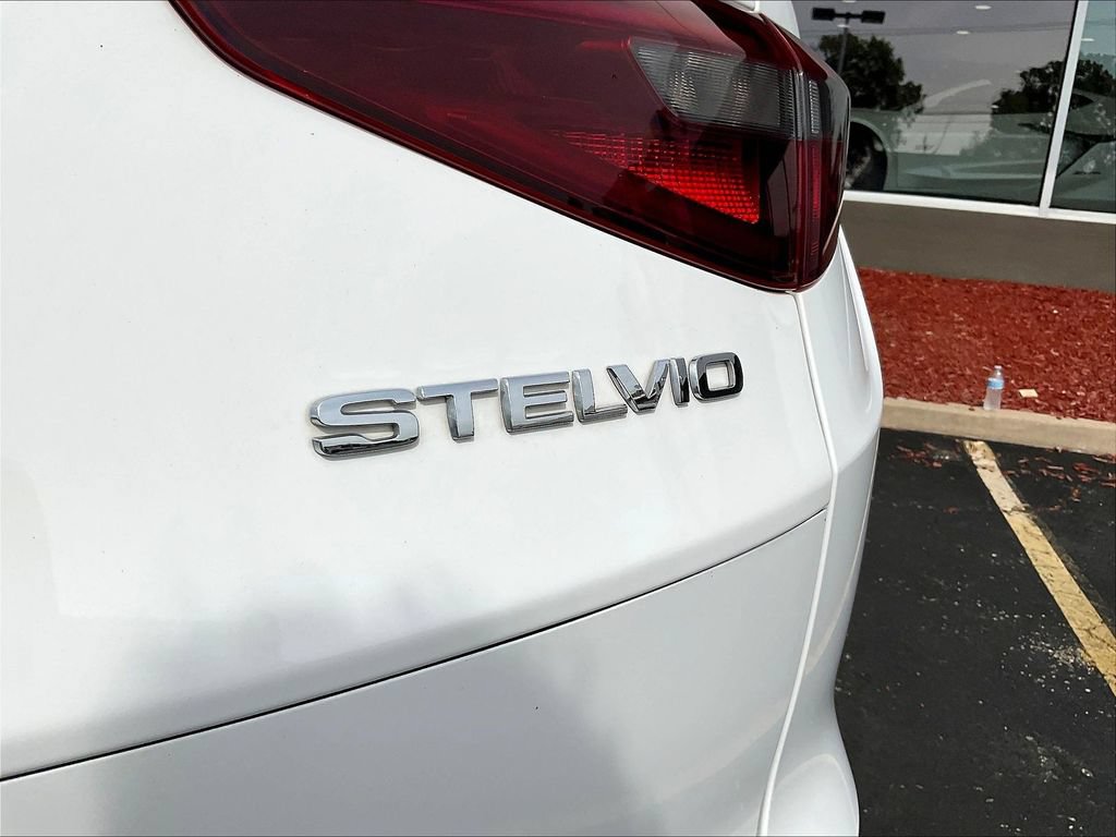 Used 2023 Alfa Romeo Stelvio Ti AWD/4WD image 23