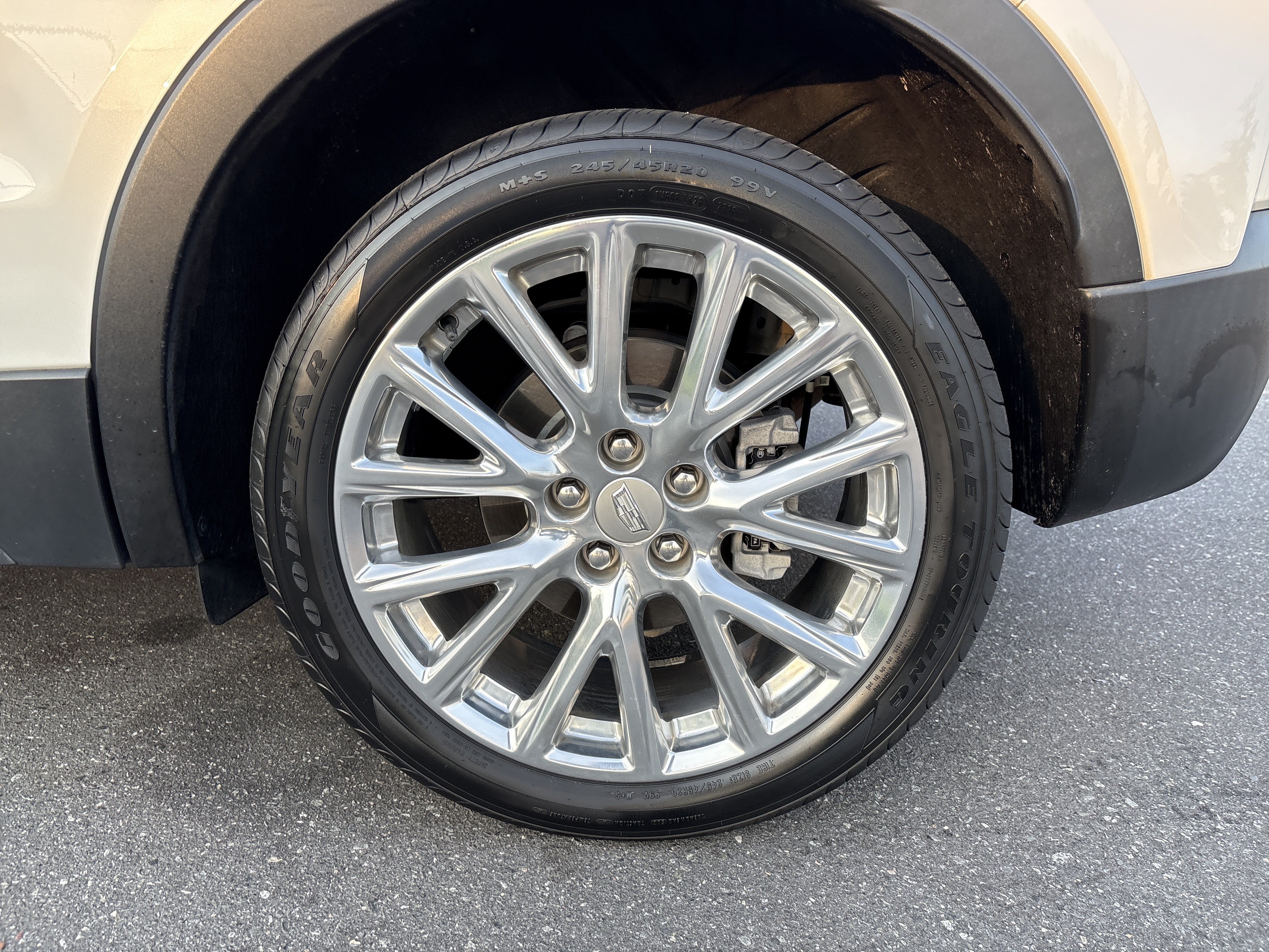 Used 2022 Cadillac XT4 Luxury w/ Cold Weather Package AWD/4WD image 14
