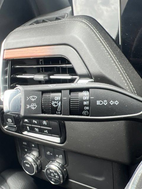 Used 2025 GMC Yukon XL Denali AWD/4WD image 14