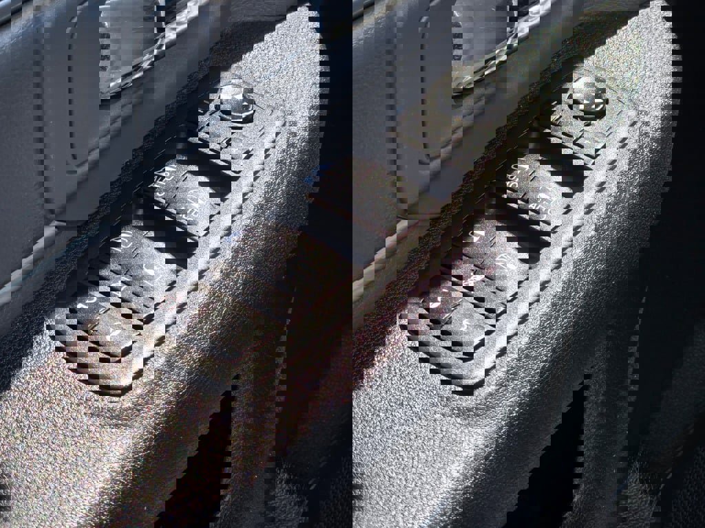 Used 2024 RAM 1500 Classic SLT image 20