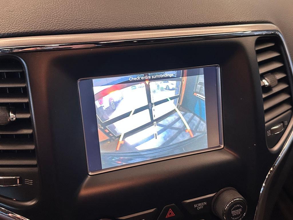 Used 2019 Jeep Grand Cherokee Laredo w/ Security & Convenience Group AWD/4WD image 14