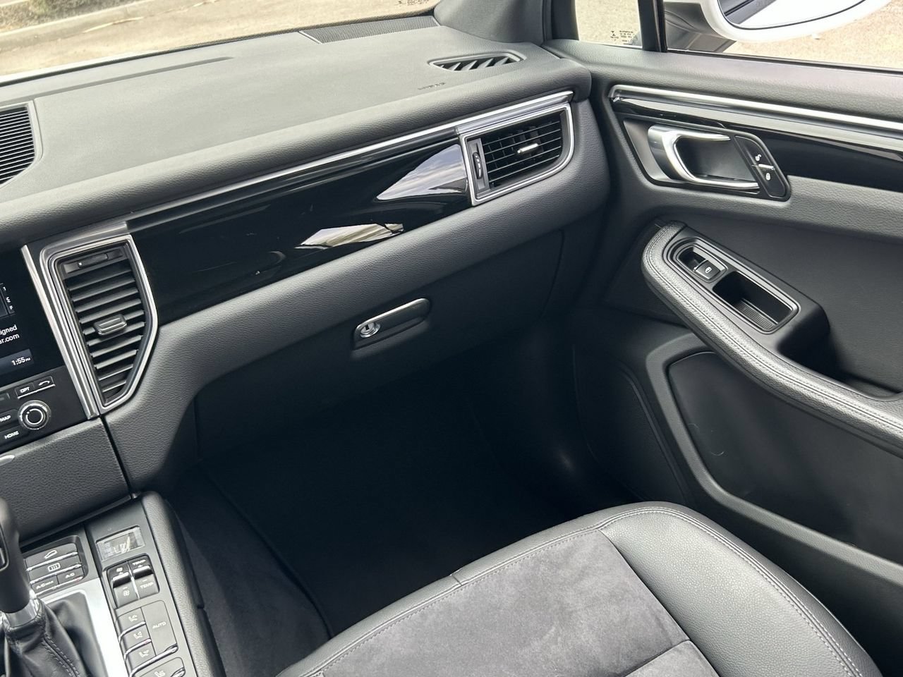 Used 2017 Porsche Macan AWD/4WD image 19
