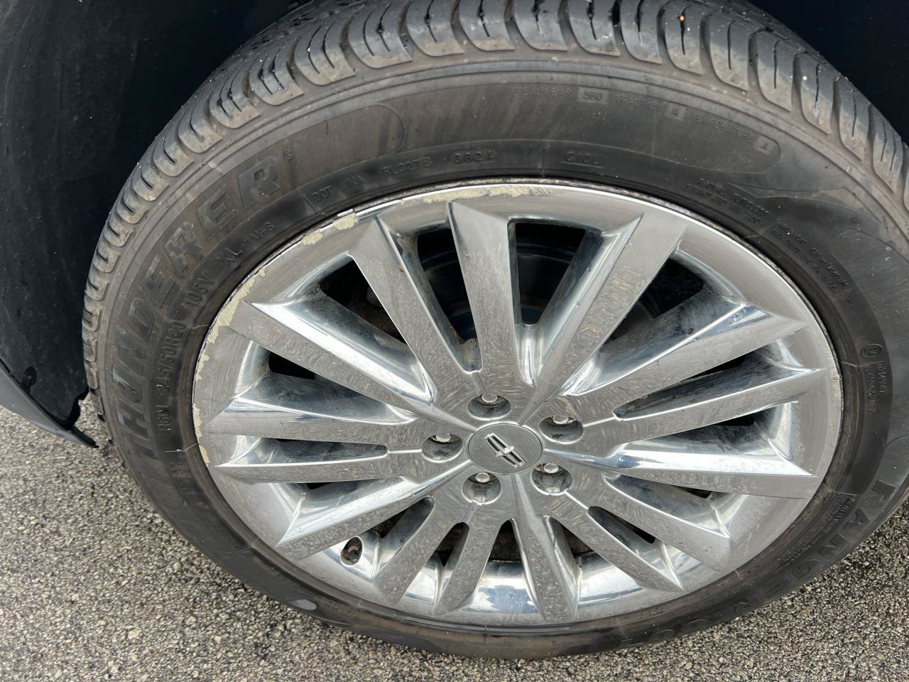 Used 2013 Lincoln MKX AWD image 2