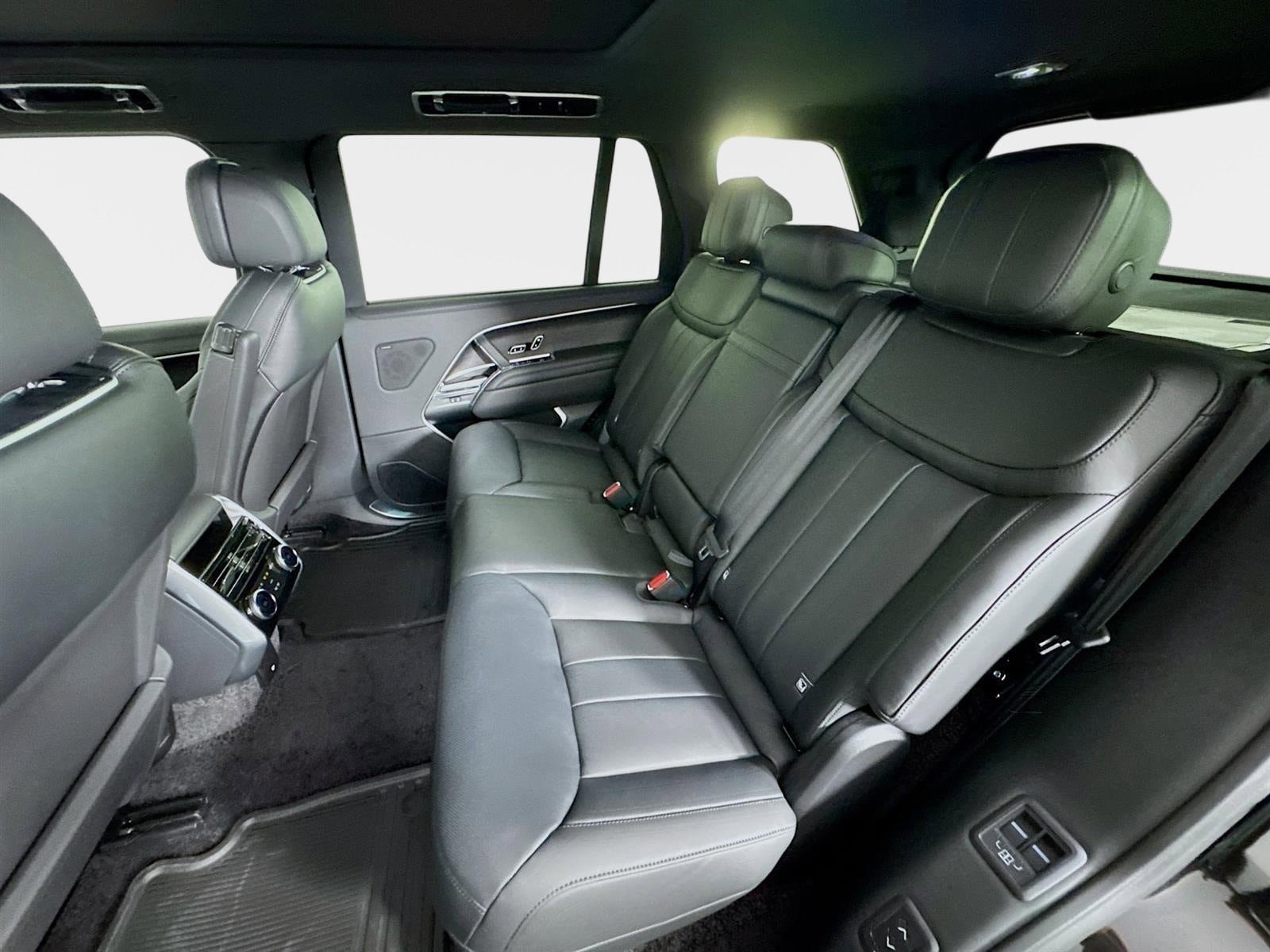New 2026 Land Rover Range Rover Long Wheelbase SE AWD/4WD image 24