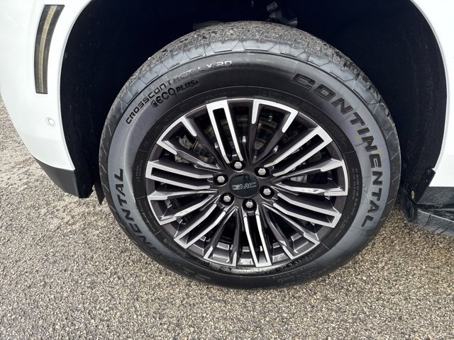 Used 2025 GMC Yukon XL Elevation image 9