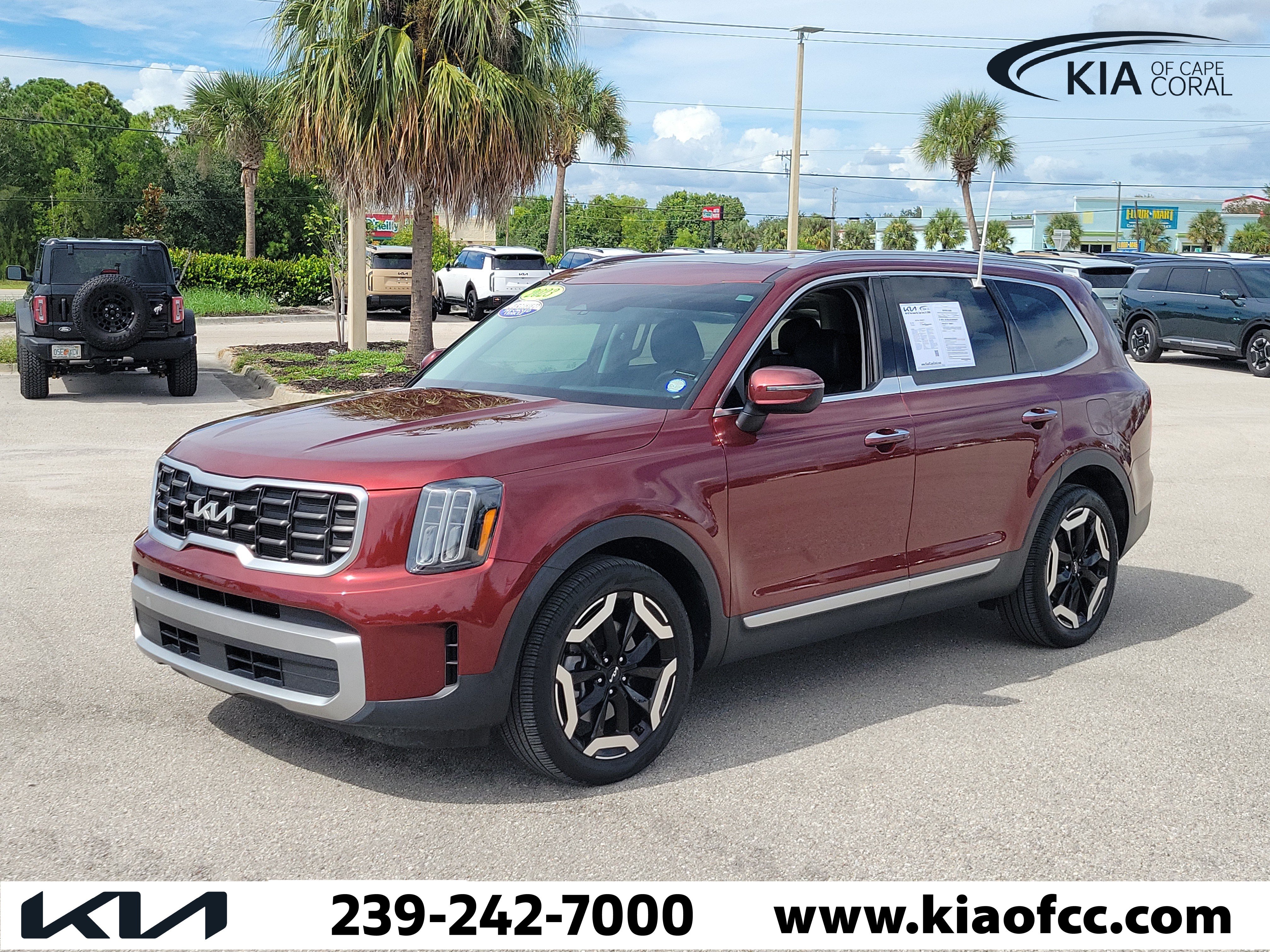 Certified 2023 Kia Telluride S w/ S Sunroof Package AWD/4WD image 3