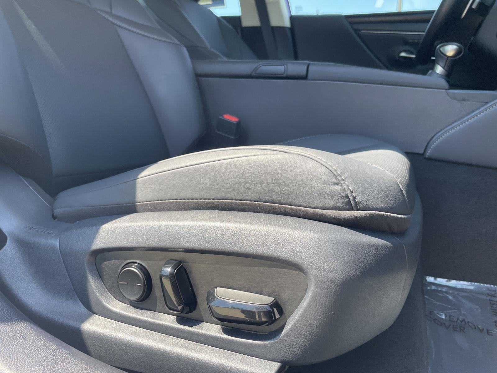 Used 2025 Lexus ES 300h w/ Premium Package FWD image 5
