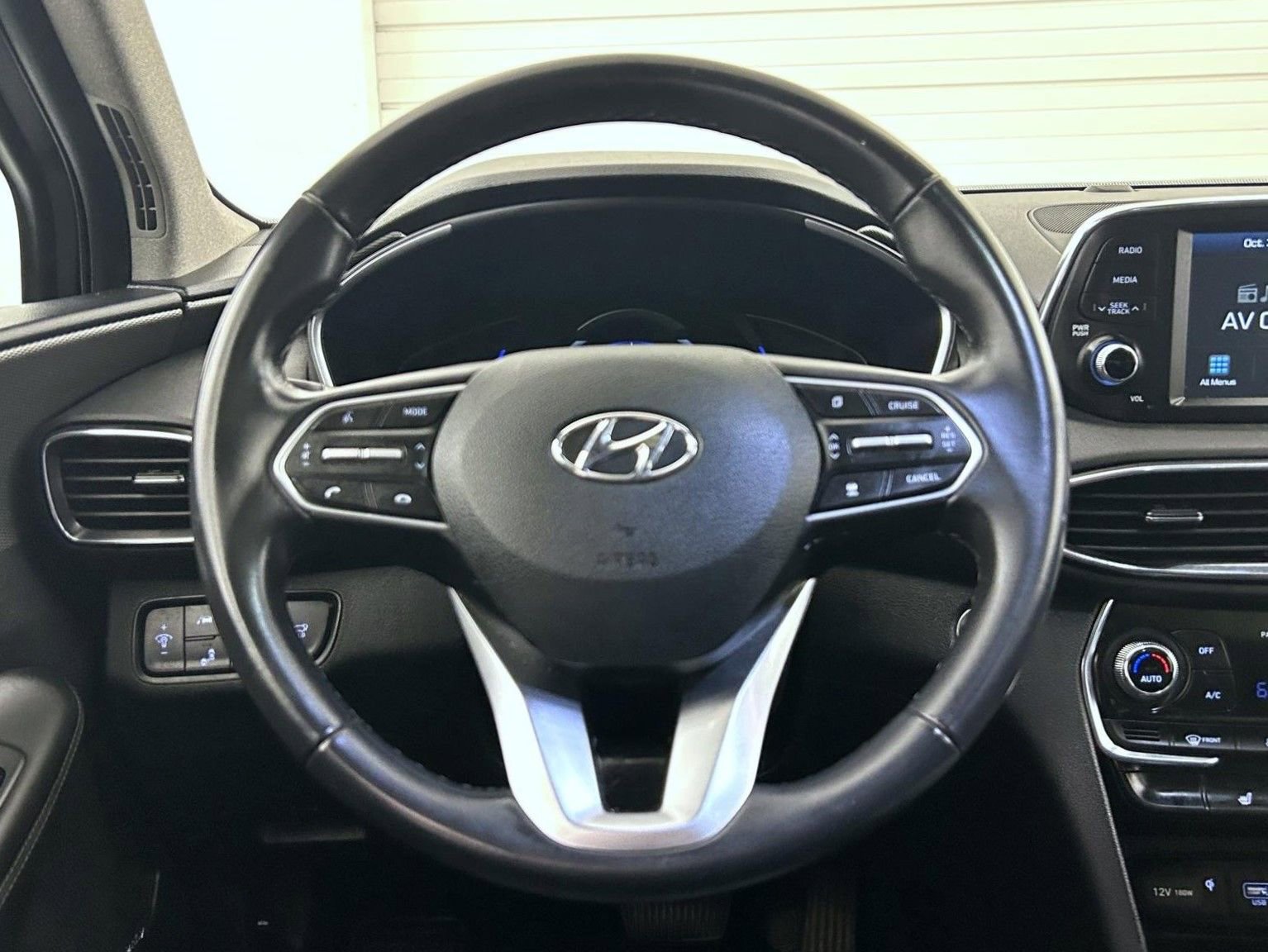 Used 2020 Hyundai Santa Fe SEL w/ Convenience + Premium Package image 11