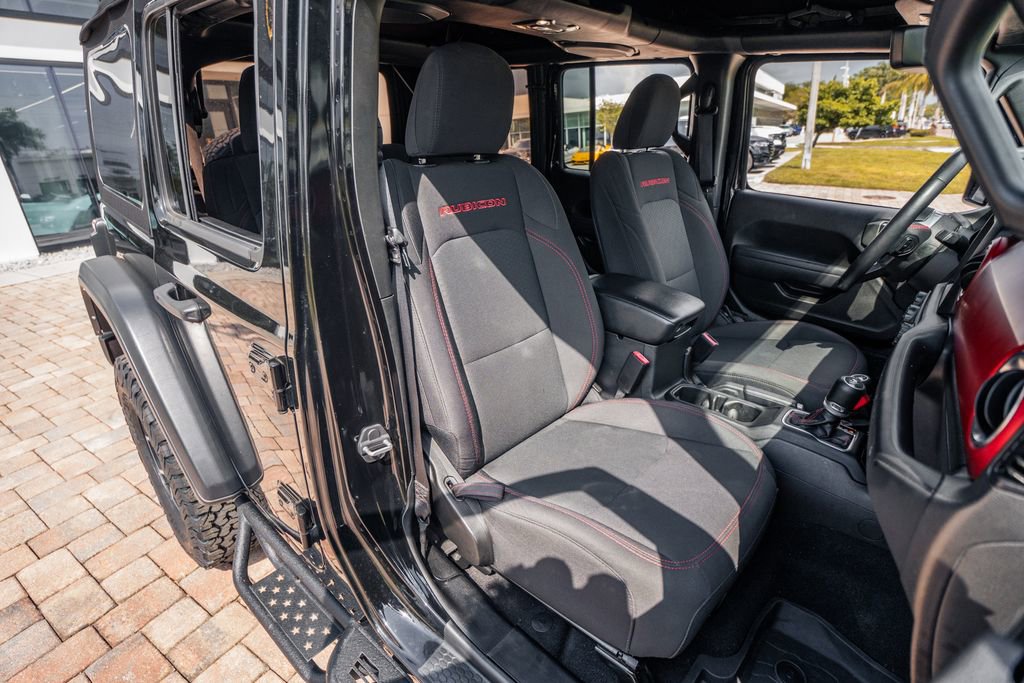 Used 2022 Jeep Wrangler Unlimited Rubicon AWD/4WD image 32